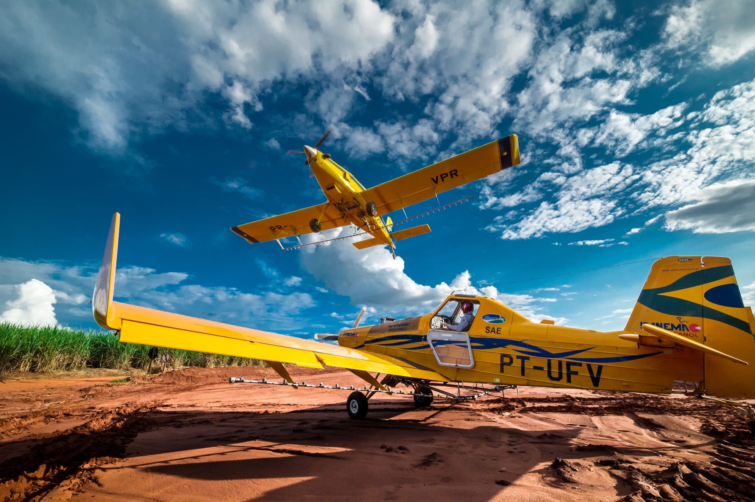 Hangar e aeronaves da Vale Aviação